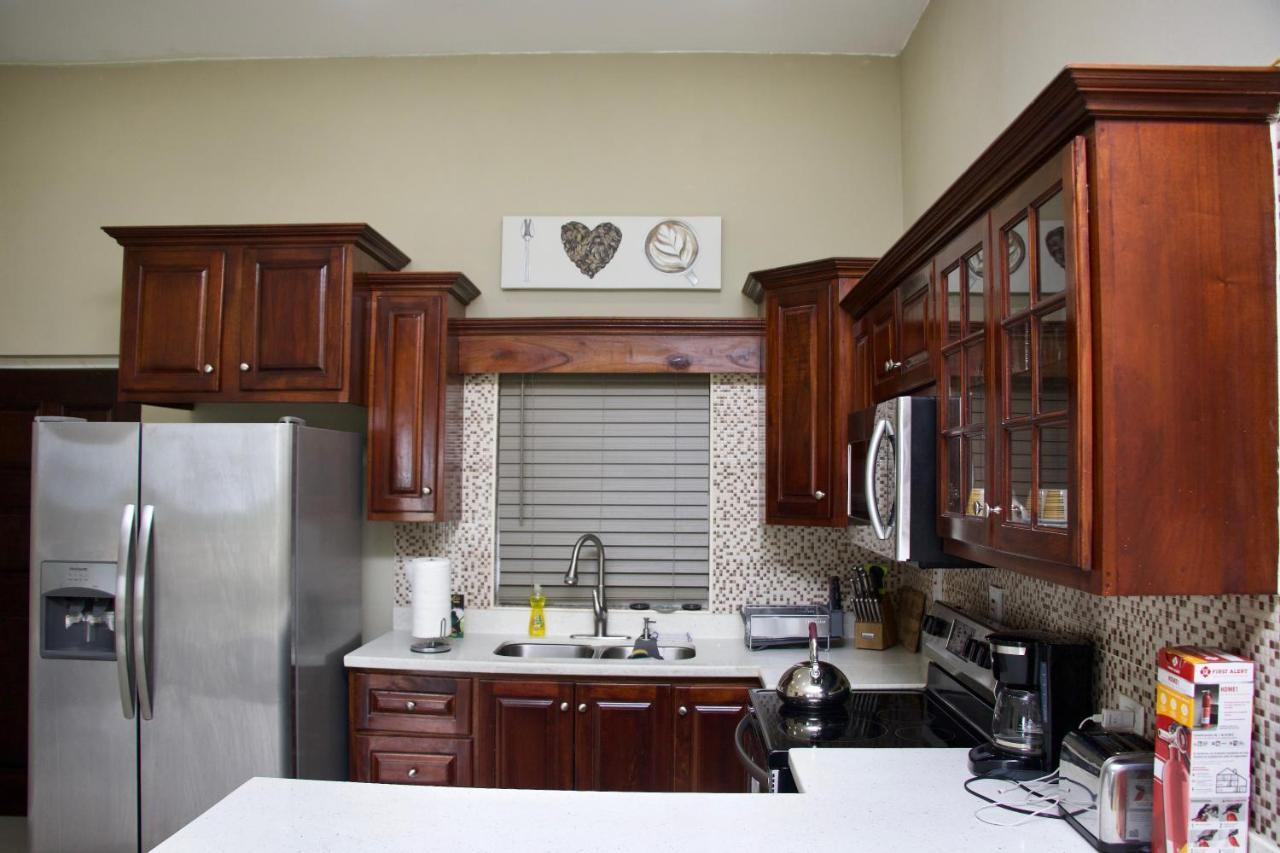 Comfort Homes Кингстон Экстерьер фото